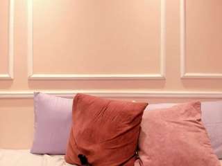 lucycanels Live Webcam on CamSoda