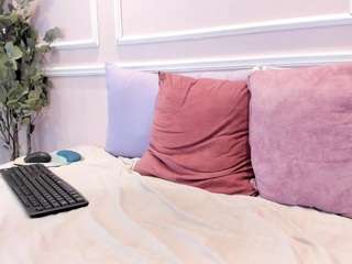 lucycanels Live Webcam on CamSoda