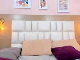 LucyCanels's Live Sex Cam Show