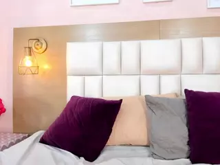 LucyCanels's Live Sex Cam Show