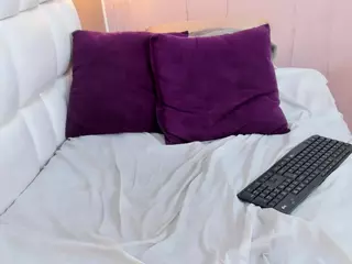 LucyCanels's Live Sex Cam Show