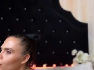 SweeteestJulie live webcam show