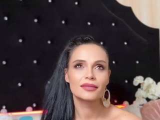 sweeteestjulie live on CamSoda