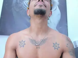 Taylor-02's Live Sex Cam Show