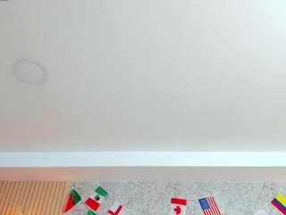 Live cam show with Antonella-West