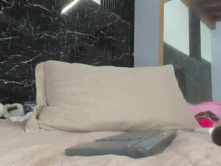 yaya-11's CamSoda show and profile