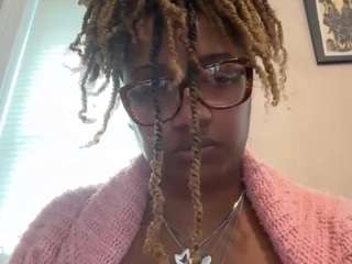 Live webcam model kharmen2 on Soda Cams