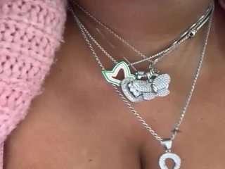 Live webcam model kharmen2 on Soda Cams