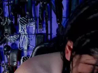 slave-aradia's Live Sex Cam Show