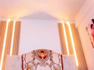 AlexaBravva live webcam show