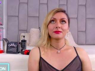 lunitadiva Live Webcam on CamSoda