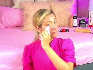 lunitadiva Live Webcam on CamSoda