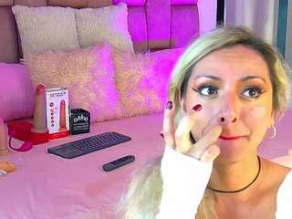 lunitadiva Live Webcam on CamSoda