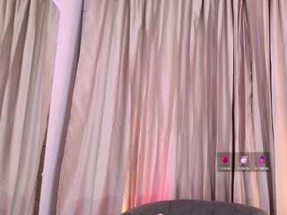 candyy-bella's CamSoda show and profile