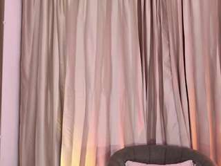 candyy-bella's CamSoda show and profile