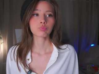 moireharbold's CamSoda show and profile