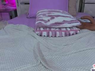 mia-peyton's CamSoda show and profile