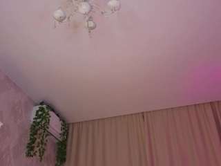 Live webcam model mildredamond on Soda Cams