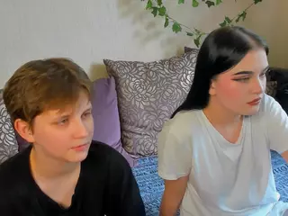 Raven-Radiant's Live Sex Cam Show