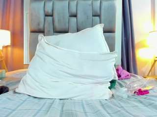 milfhornyy99 webcam model