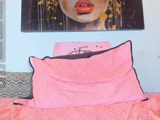 milfhornyy99's live room