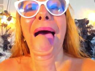milfhornyy99 live cam preview