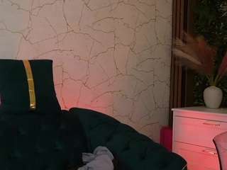 angel-wow's CamSoda show and profile