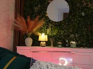 angel-wow Live Webcam on CamSoda