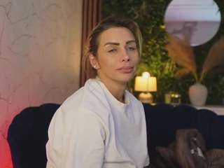 angel-wow Live Webcam on CamSoda