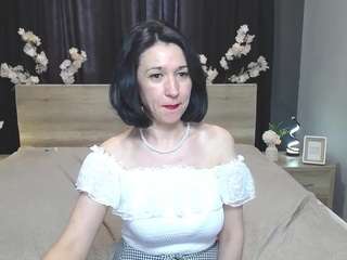 cameronenns, female webcam model,  years old, on live webcam