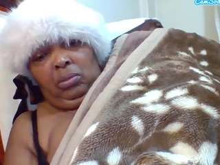 lovelybigpussylips53 webcam
