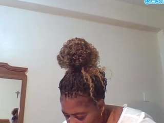 lovelybigpussylips53 webcam