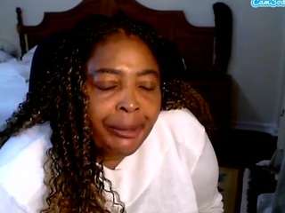 lovelybigpussylips53 webcam