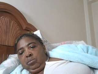 lovelybigpussylips53