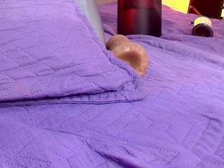 ani-shaa's CamSoda show and profile