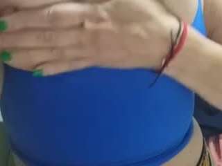 Hooterss live cam — dirty talk, flashing, green eyes