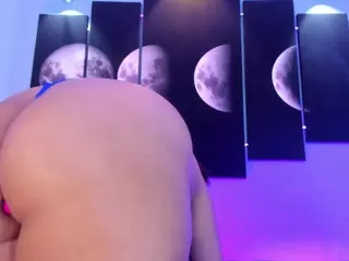 tatii-moon's Live Sex Cam Show