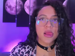 tatii-moon's Live Sex Cam Show