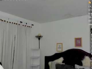 aleja17xxx's CamSoda show and profile