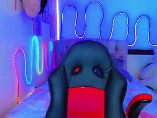 chloe-hot-xxx Live Webcam on CamSoda