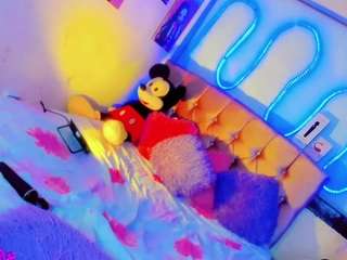 chloe-hot-xxx webcam model