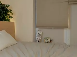 EdlaCowee's Live Sex Cam Show