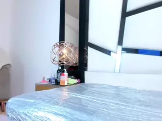 IsaSmith1's Live Sex Cam Show