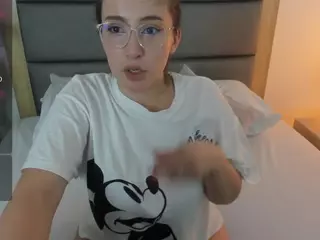sophia-martinezz's Live Sex Cam Show