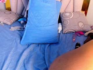 le modèle vahiolet-fuentes1 est en webcam porno dans un show sur le site camsoda, il possède les tags suivants: ass bouncing,black hair,toys,tattoos,striptease,normal,no smoking,nipple piercings,lovense,fingering,drinking,dildo or vibrator,cowgirl,camel toe,brown eyes,blowjob,hd,small tits