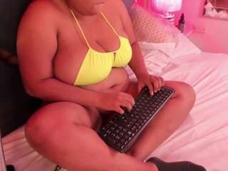 Discover mhia-rey from CamSoda