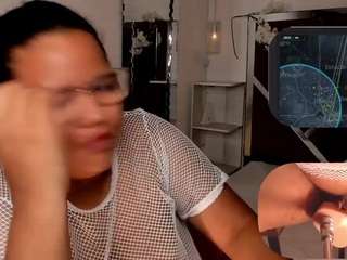 mhia-rey's CamSoda show and profile