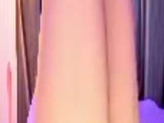 tiffanyywest's CamSoda show and profile