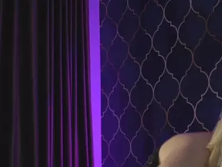 LucyLexton's Live Sex Cam Show