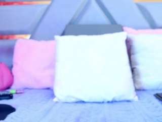 YesyHills live webcam show